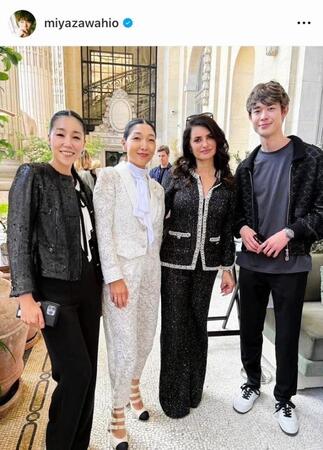 えっ？！ペネロペ・クルスと？？安藤サクラも一緒にぱしゃり。宮沢氷魚のインスタグラム＠ｍｉｙａｚａｗａｈｉｏより