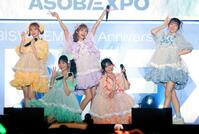 　会場を盛り上げるＦＲＵＩＴＳ　ＺＩＰＰＥＲ（写真＝ヨシモリユウナ、金谷龍之介）