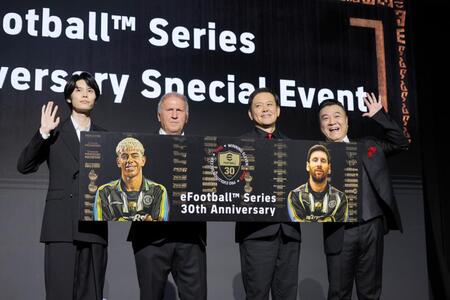 　（左から）萩原利久、ジーコ氏、有田哲平、山崎弘也（撮影・吉澤敬太）