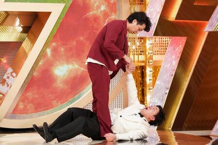 　「アサヒビール　スマドリ　ダブルインパクト　漫才＆コント二刀流Ｎｏ．１決定戦」で優勝したニッポンの社長