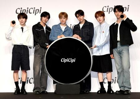 　ブランドアンバサダーに就任したＮＣＴ　ＷＩＳＨの（左から）リョウ、リク、ユウシ、シオン、サクヤ、ジェヒ（撮影・佐藤厚）