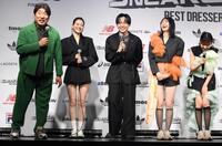 　授賞式を盛り上げる（左から）寺門ジモン、なごみ、工藤大輝、ＦＲＵＩＴＳ　ＺＩＰＰＥＲの鎮西寿々歌と櫻井優衣（撮影・堀内翔）