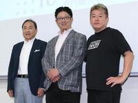 　特別授業を行った（左から）フジテレビの清水賢治社長、江端浩人教授、堀江貴文氏（撮影・堀内翔）