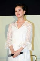 　中越典子＝１７年８月