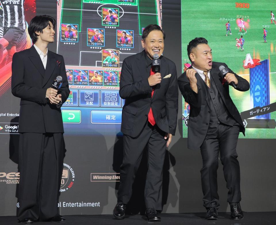 　笑顔を見せる（左から）萩原利久、有田哲平、山崎弘也（撮影・吉澤敬太）