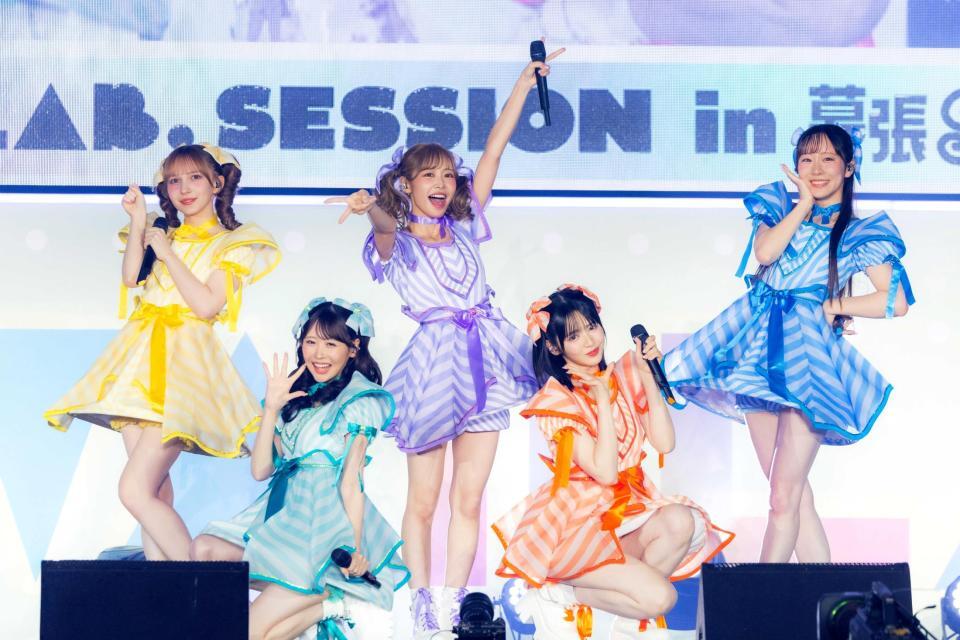 　ＦＲＵＩＴＳ　ＺＩＰＰＥＲの（左から）早瀬ノエル、櫻井優衣、仲川瑠夏、鎮西寿々歌、真中まな（撮影・シモリユウナ、金谷龍之介）