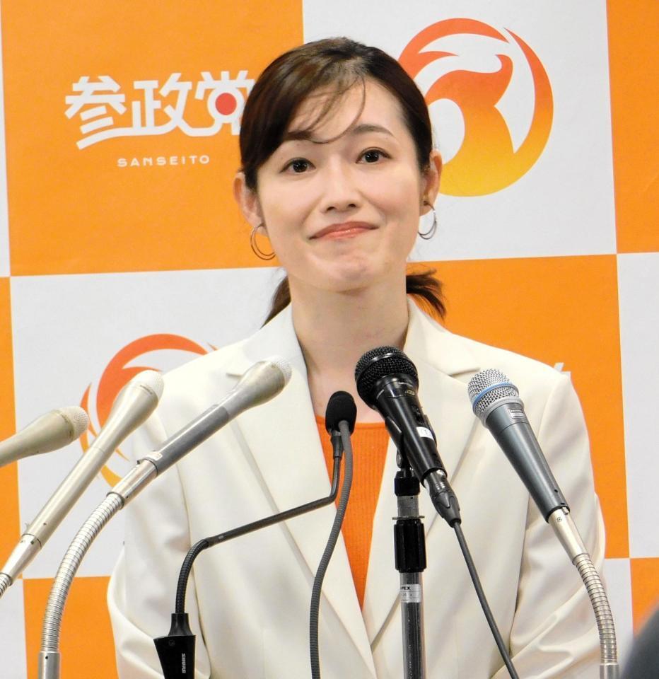 　会見するさや氏＝２０日