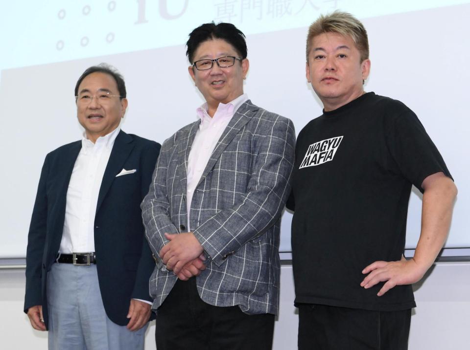 　特別授業を行った（左から）フジテレビの清水賢治社長、江端浩人教授、堀江貴文氏（撮影・堀内翔）