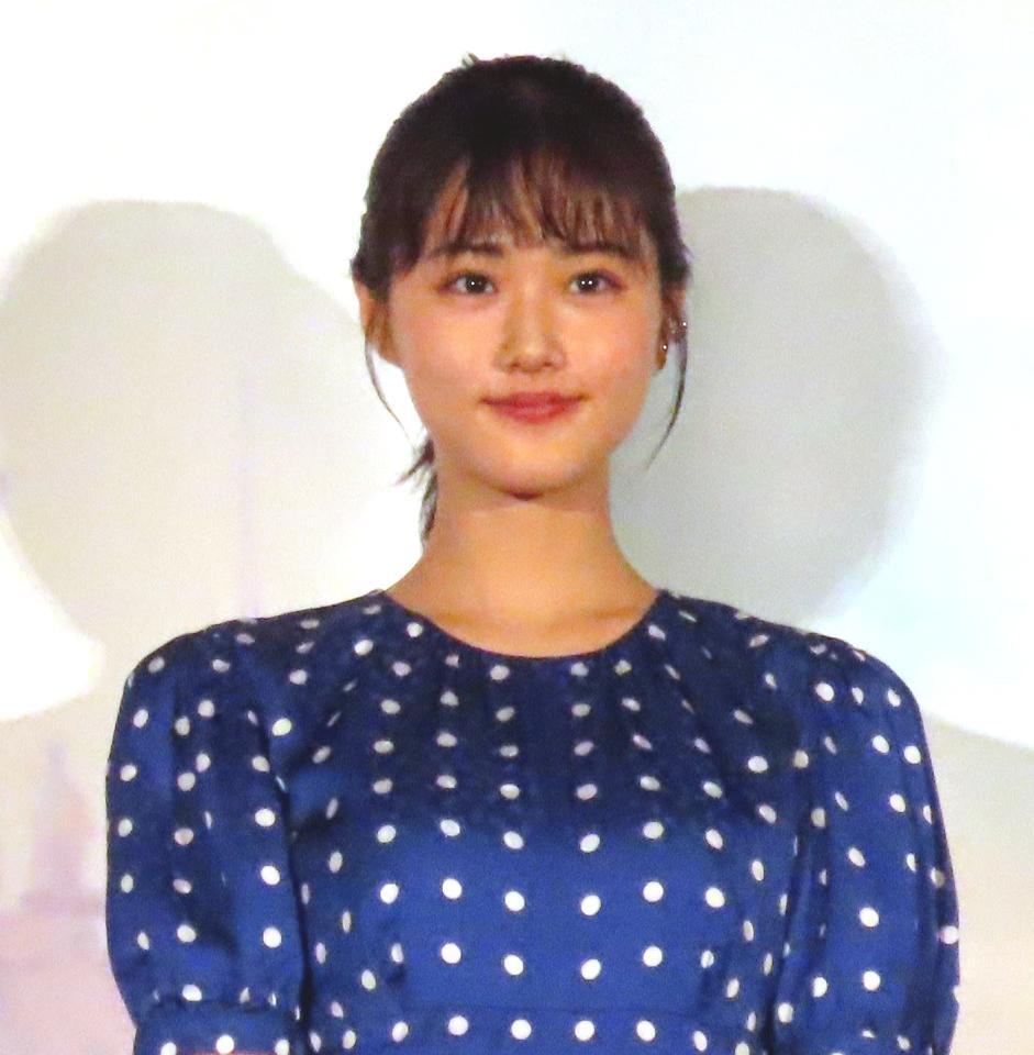 　「不思議の国でアリスと　－Ｄｉｖｅ　ｉｎ　Ｗｏｎｄｅｒｌａｎｄ－」完成披露舞台あいさつに登壇した原菜乃華