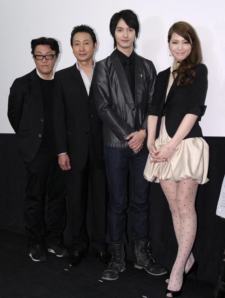 　舞台あいさつに登壇した（左から）ナシモトタオ監督、三田村邦彦、中山麻聖、相沢まき＝１２年３月