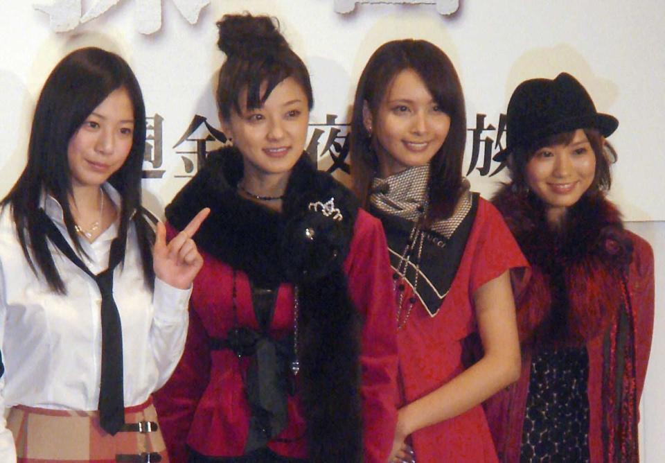 　連続ドラマ「赤川次郎ミステリー　４姉妹探偵団」に出演する美人姉妹役の（左から）夏帆、中越典子、加藤夏希、市川由衣＝０８年１１月