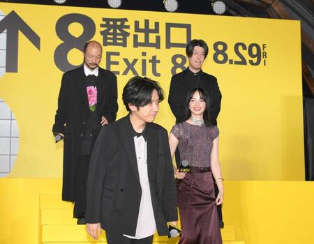 　（左から）河内大和、二宮和也、小松菜奈、川村元気監督