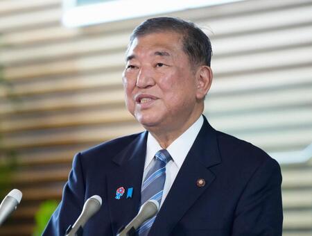 　日米関税交渉について、記者団の取材に応じる石破首相