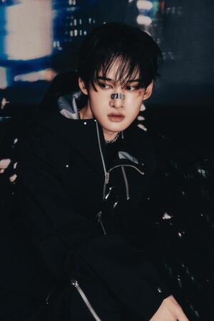 　１ＶＥＲＳＥの公式Ｘ＠１ＶＥＲＳＥ＿ｏｆｆｉｃｉａｌより　ラオス・タイ系アメリカ人のネイサン