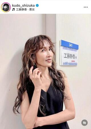 　ヴィトンのドレス。工藤静香のインスタグラム＠ｋｕｄｏ＿ｓｈｉｚｕｋａより 