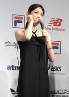 　あざとい表情を見せる松村沙友理（撮影・堀内翔）