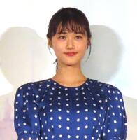 　「不思議の国でアリスと　－Ｄｉｖｅ　ｉｎ　Ｗｏｎｄｅｒｌａｎｄ－」完成披露舞台あいさつに登壇した原菜乃華