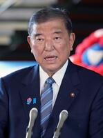 　日米関税交渉について、記者団の取材に応じる石破首相