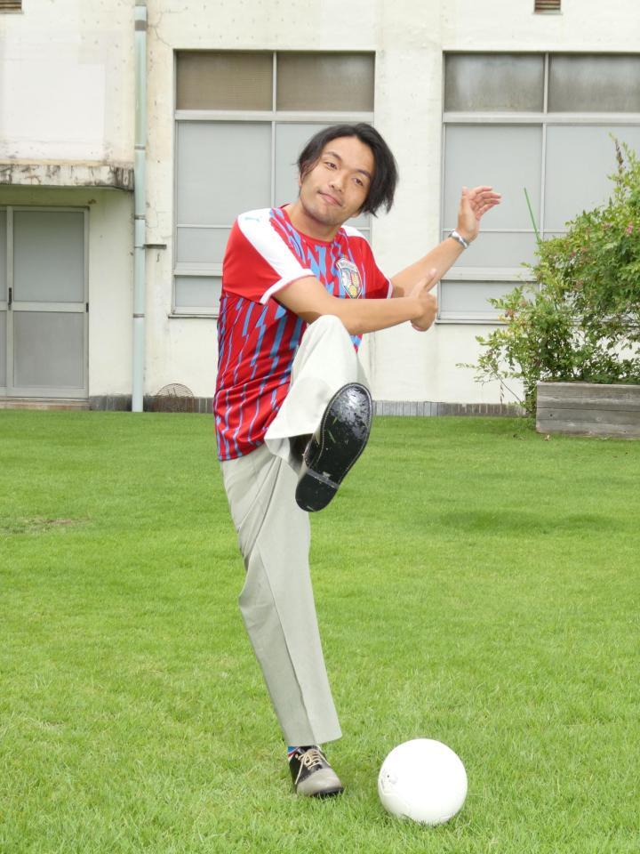 　ポーズをとる見取り図・盛山晋太郎