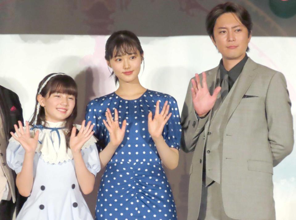 　（左から）マイカ　ピュ、原菜乃華、間宮祥太朗