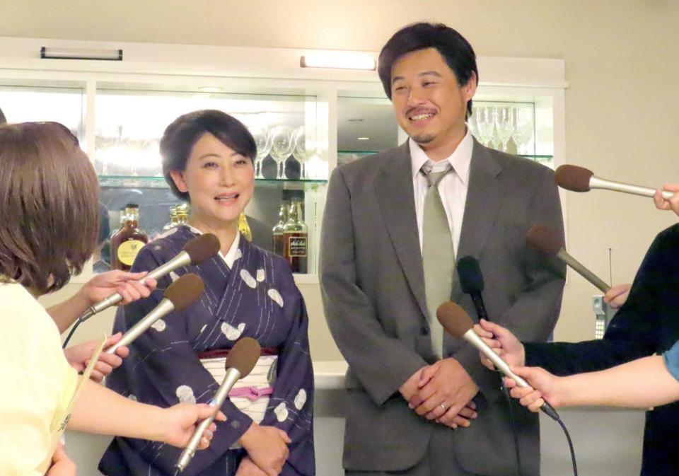 　ワンシーンを公開したアルコ＆ピース・平子祐希（右）と友近