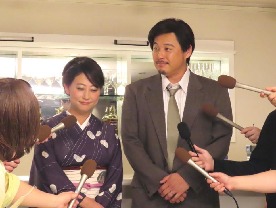 　テレ東系ドラマ「架空名作劇場」のワンシーンを公開したアルコ＆ピース・平子祐希（右）と友近