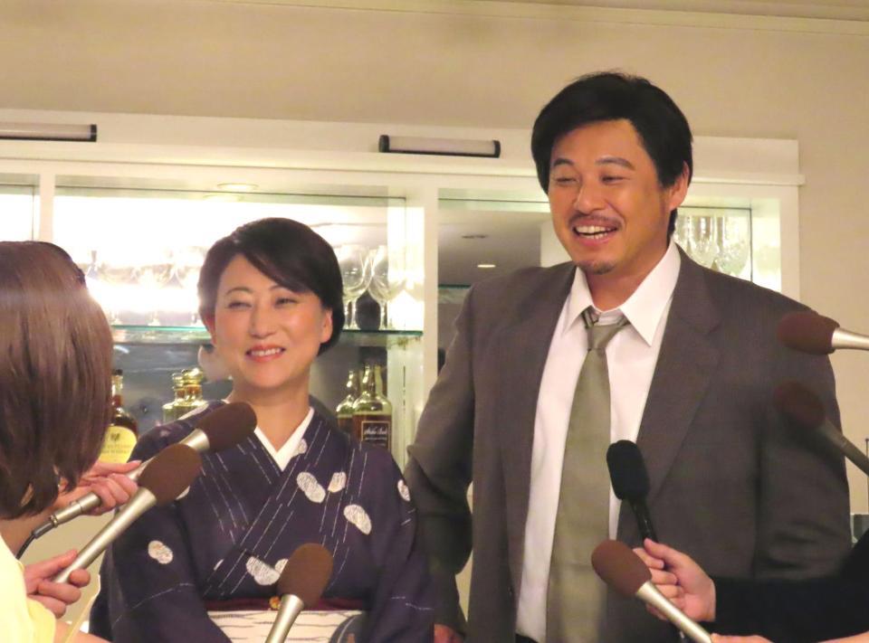 　テレ東系ドラマ架空名作劇場に主演のアルコ＆ピース・平子祐希（右）と友近