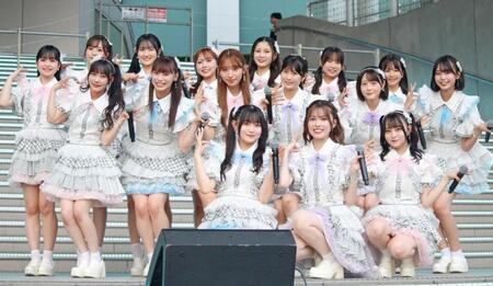 　ポーズを決めるＨＫＴ４８