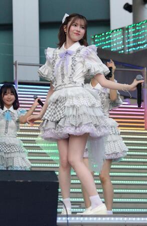 　笑顔を見せるＨＫＴ４８の地頭江音々