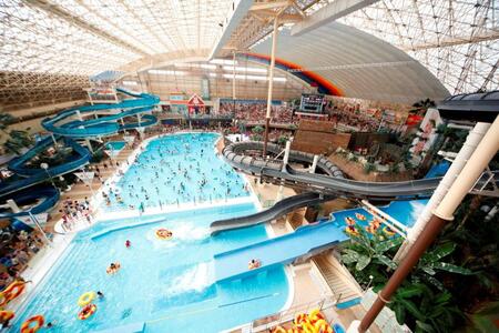 全天候型で楽しみが盛りだくさんの「ウォーターパーク」