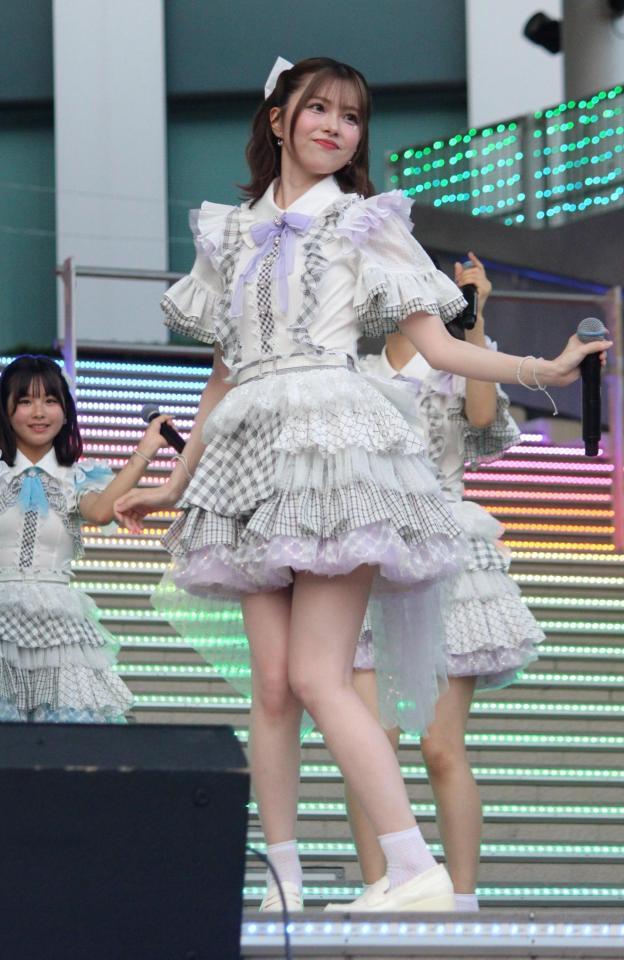 　笑顔を見せるＨＫＴ４８の地頭江音々