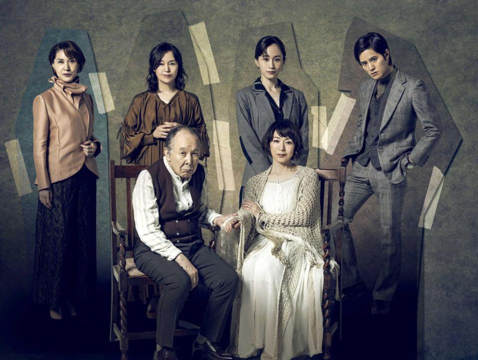 　（前列左から）橋爪功、若村麻由美、（後列同）剣幸、奥貫薫、前田敦子、岡本圭人