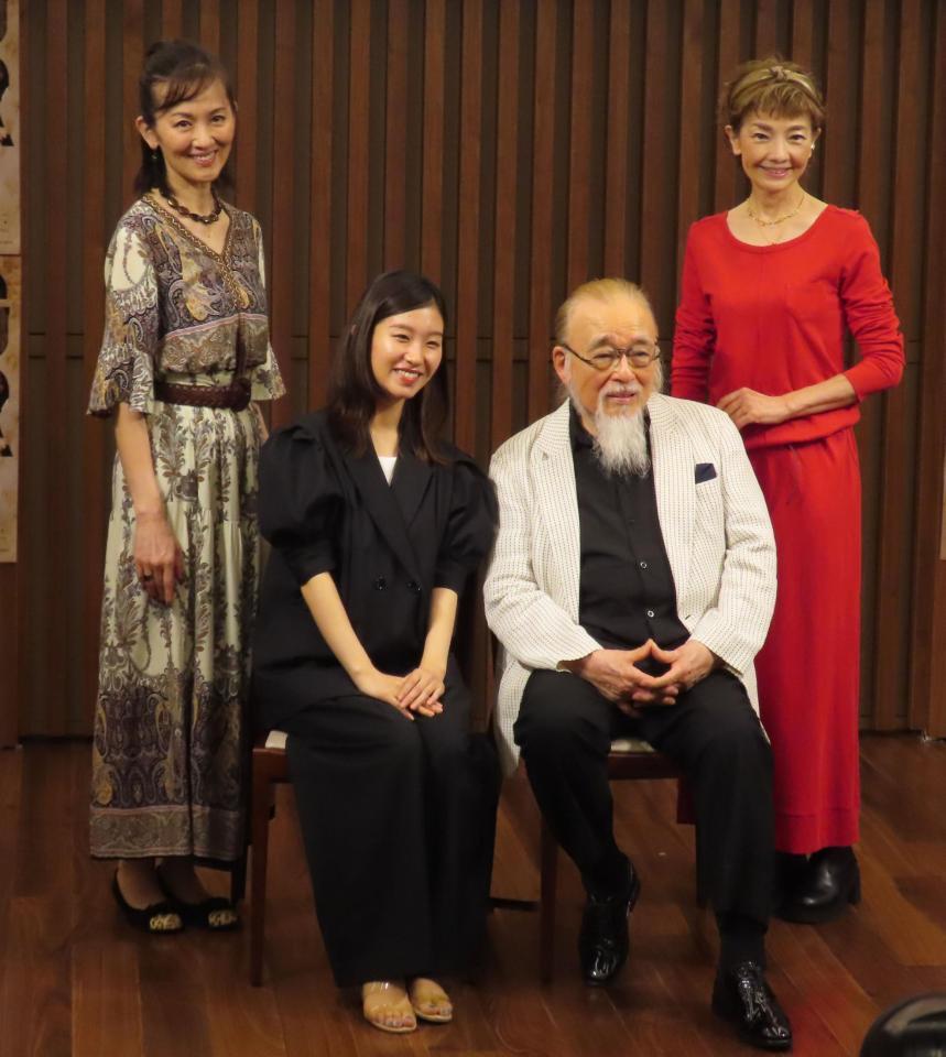 　「リア王２０２５」記者会見に出席した（上段左から）大沢逸美、一色采子、（下段左から）敷村珠夕、横内正