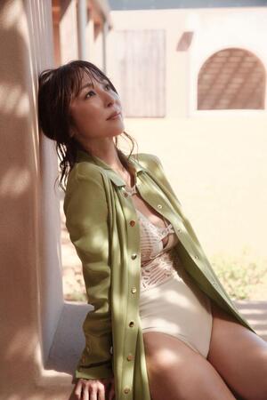 　２７年ぶりの写真集を発売するかとうれいこ　Ⓒ三宮幹史／講談社