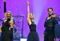 　力強いダンスを見せた柚香光（中央）