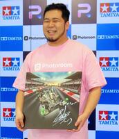 　表彰イベントに出席した松井ケムリ