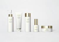 　新発売した「ＡＫＮＩＲ」のスキンケアライン