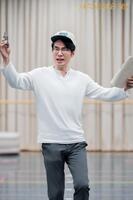 　韓国・舞台制作会社ＳＨＯＷＮＯＴＥの公式Ｘ＠ｓｈｏｗｎｏｔｅより　舞台「恋におちたシェイクスピア」ソン・ヨンギュの稽古写真