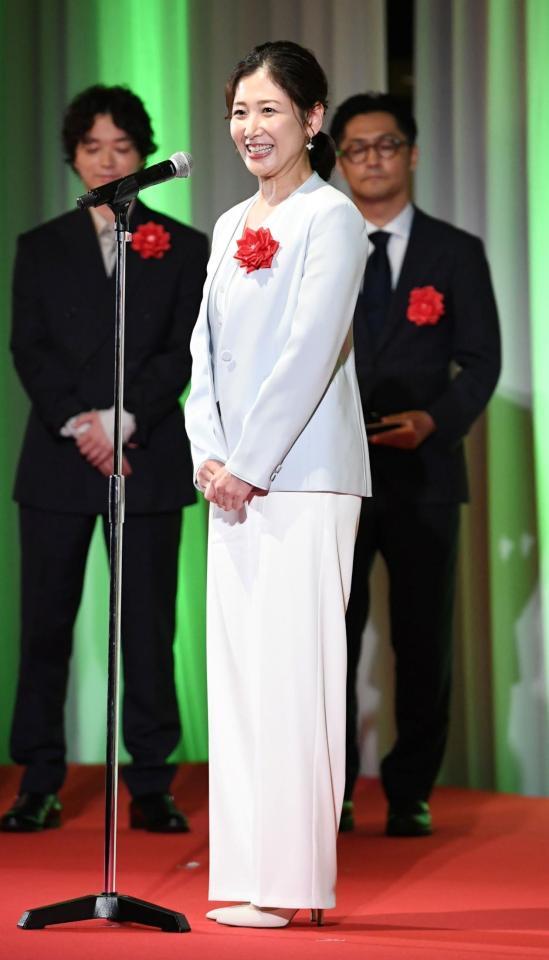 　特別賞を受賞し、あいさつする桑子真帆アナ（撮影・佐藤厚）