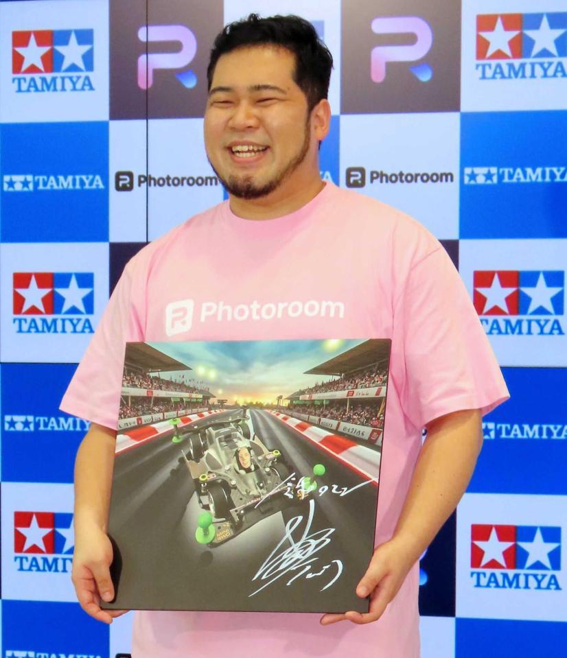 　表彰イベントに出席した松井ケムリ