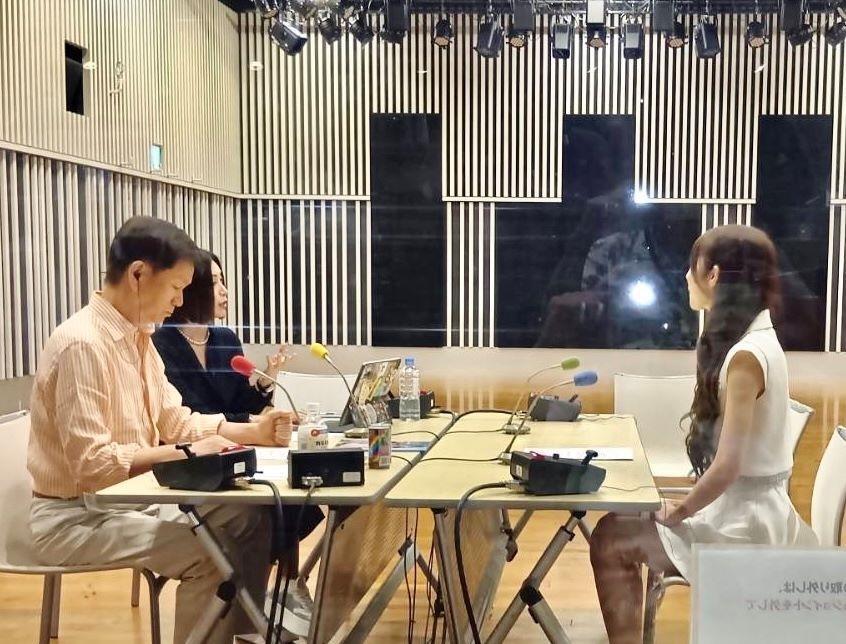 　ラジオで共演した（左から）森田健作、酒井法子、山広美保子 