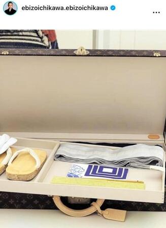 着物ケース。團十郎のインスタグラム＠ｅｂｉｚｏｉｃｈｉｋａｗａ．ｅｂｉｚｏｉｃｈｉｋａｗａより 