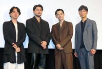 　（左から）原摩利彦、Ｋｉｎｇ　Ｇｎｕ・井口理、吉沢亮、李相日監督