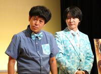 　取材に応じる流れ星☆のちゅうえい（左）とたきうえ