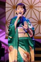 　熱唱する丘みどり