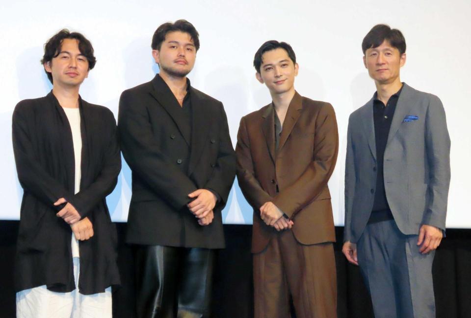 　（左から）原摩利彦、Ｋｉｎｇ　Ｇｎｕ・井口理、吉沢亮、李相日監督