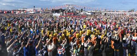 　盆踊りのギネス世界記録に挑戦する参加者ら（撮影・高部洋祐）