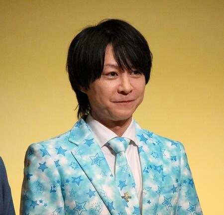 　取材に応じる流れ星☆のたきうえ