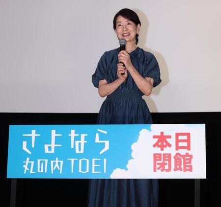 　丸の内ＴＯＥＩのグランドフィナーレにサプライズ登場しあいさつする吉永小百合（撮影・金田祐二）