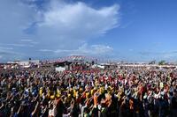 　盆踊りのギネス世界記録に挑戦する参加者ら（撮影・高部洋祐）